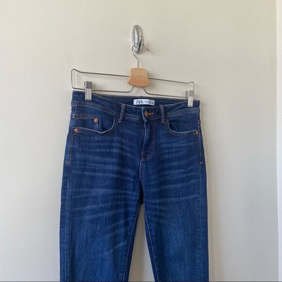 Zara-medium Wash Mid-Rise Distressed Raw Hem Skinny Jeans (Size:4US) - Picture 3 of 10